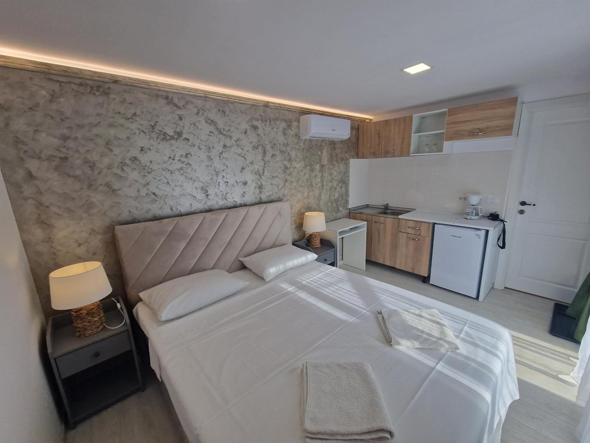 Alex Residence Otopeni Luaran gambar