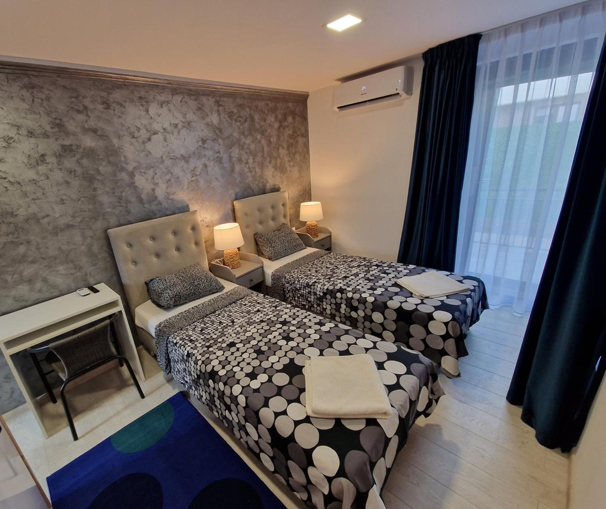 Alex Residence Otopeni Luaran gambar